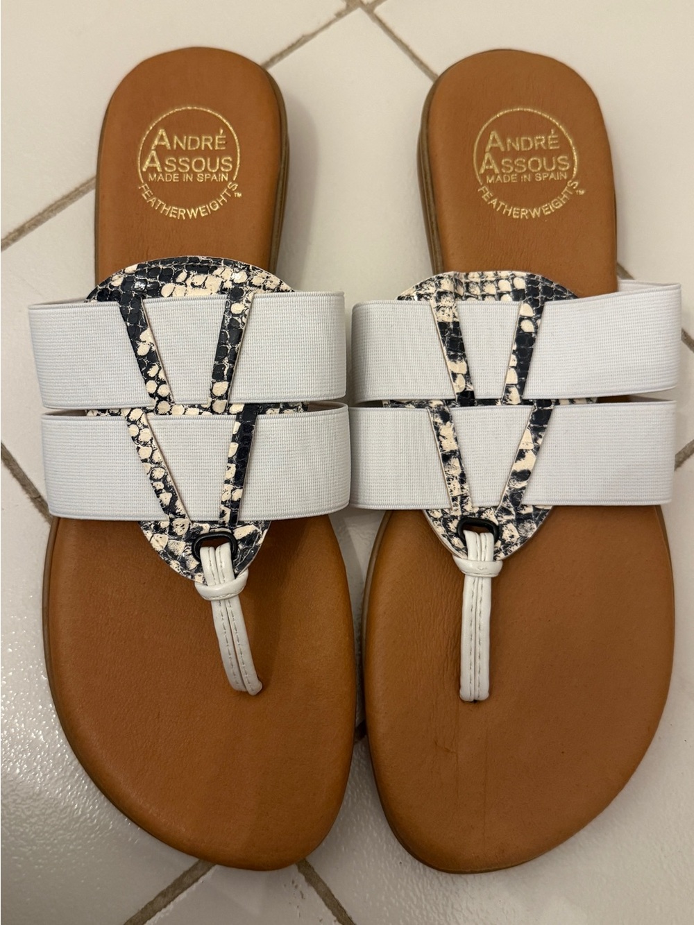 ANDRÉ ASSOUS Women’s Elise White Snake Print Featherweights Comfort Sandals 9M